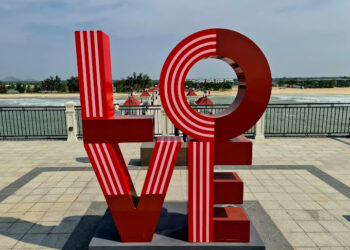 Nghỉ dưỡng và check-in nhiều địa điểm “xịn xò”